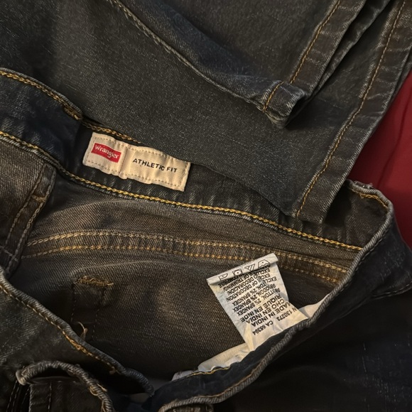 Wrangler Men’s Athletic Fit size: 32 x 32 - Picture 2 of 5